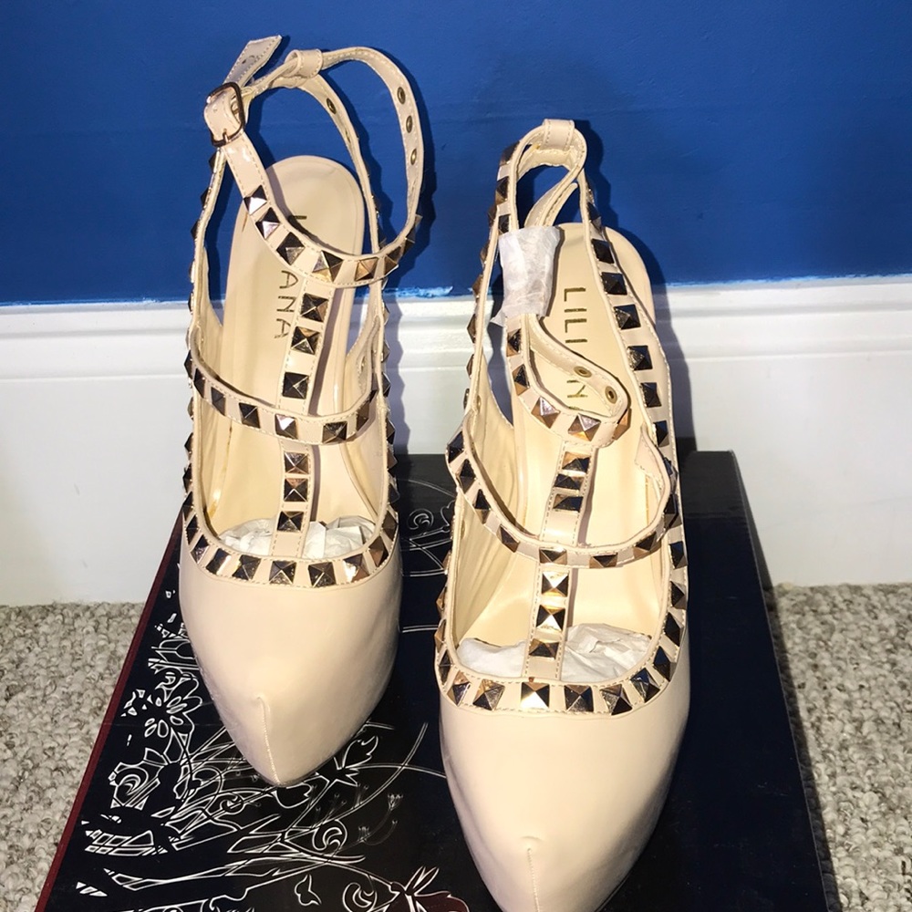 Heels - Picture 2 of 4